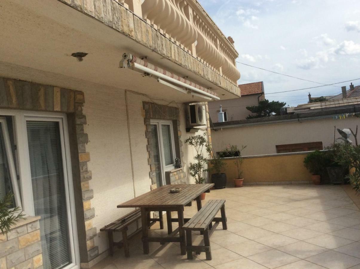 Apartman Nadia Karlobag Ngoại thất bức ảnh