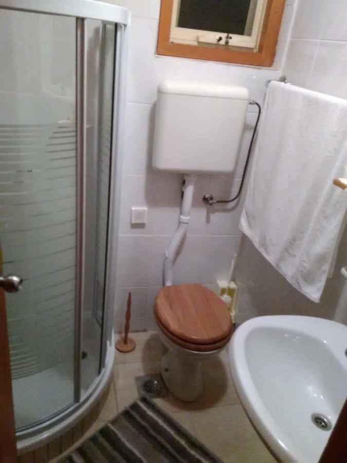 Apartman Nadia Karlobag Ngoại thất bức ảnh